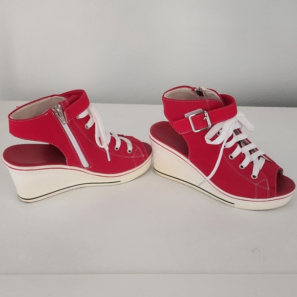 Red and White sneaker looking wedge size 37/6.5 - Picture 1 of 5